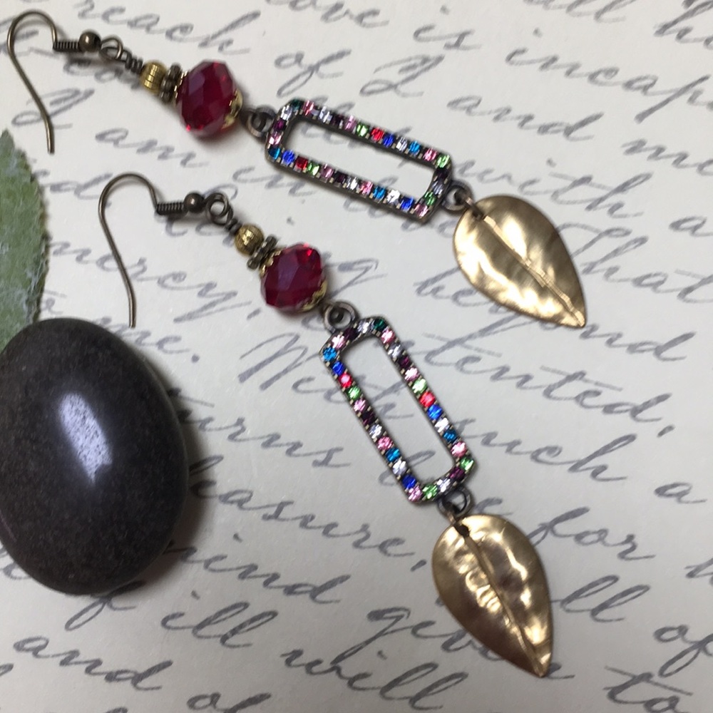 Long multi color vintage look earrings leaf drama - Picture 7 of 8